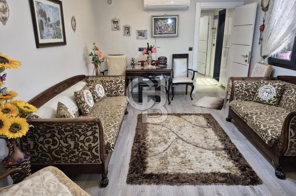 ÇANDARLI’DA DENİZE YÜRÜME MESAFESİND SATILIK EŞYALI VE HAZIR VİLLA