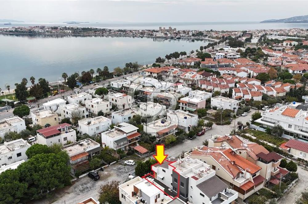 ÇANDARLI’DA DENİZE YÜRÜME MESAFESİND SATILIK EŞYALI VE HAZIR VİLLA