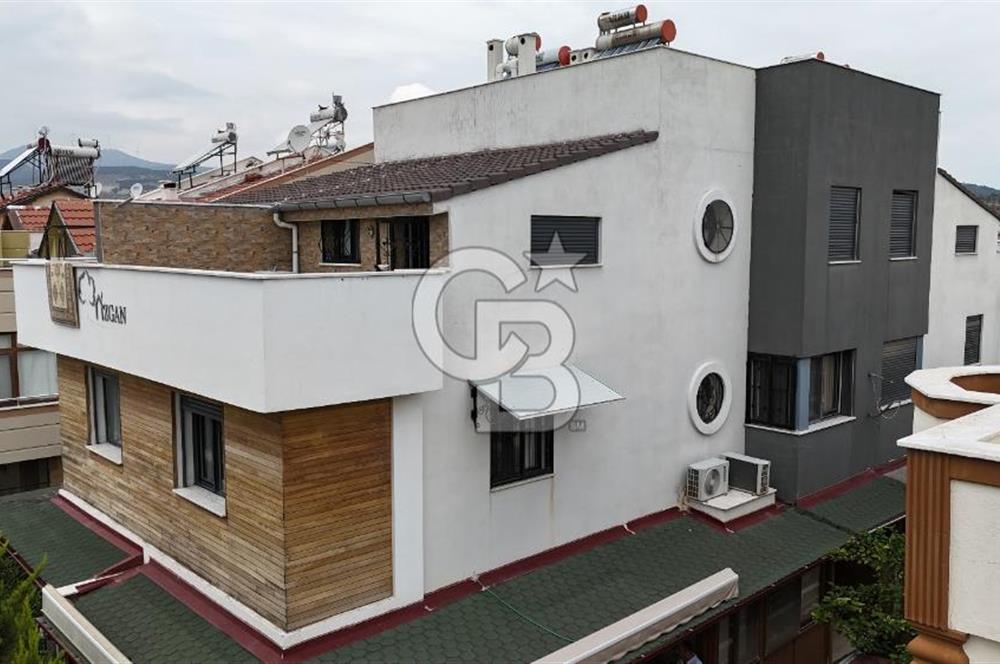 ÇANDARLI’DA DENİZE YÜRÜME MESAFESİND SATILIK EŞYALI VE HAZIR VİLLA