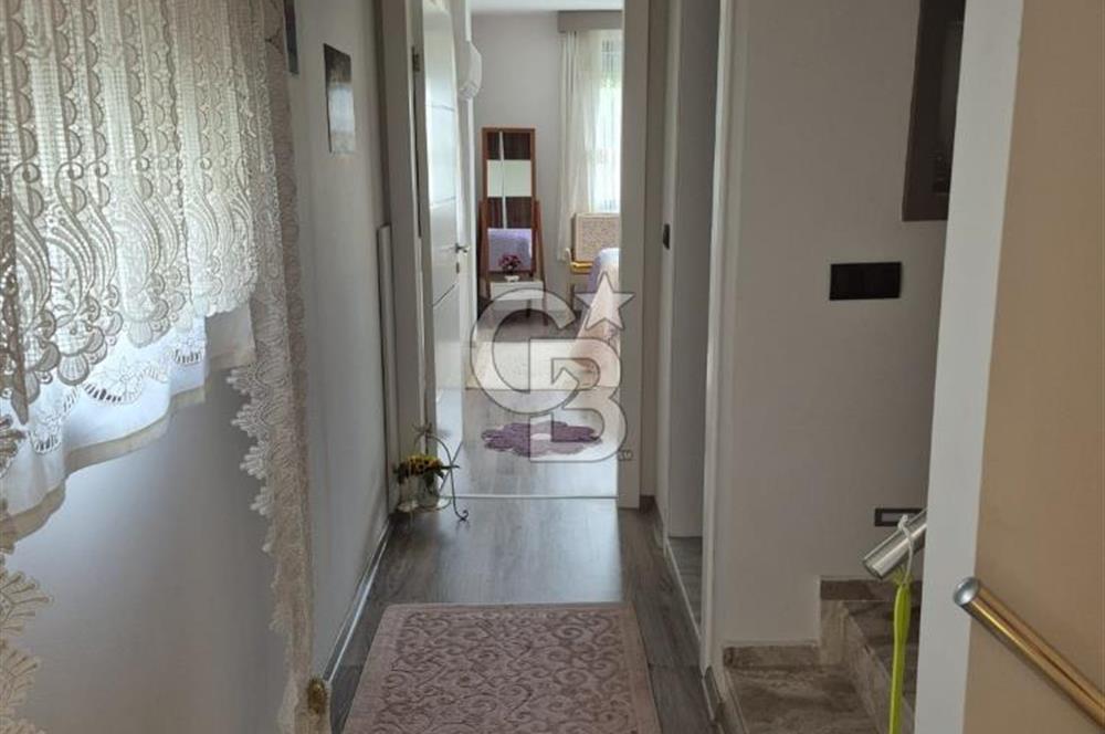 ÇANDARLI’DA DENİZE YÜRÜME MESAFESİND SATILIK EŞYALI VE HAZIR VİLLA