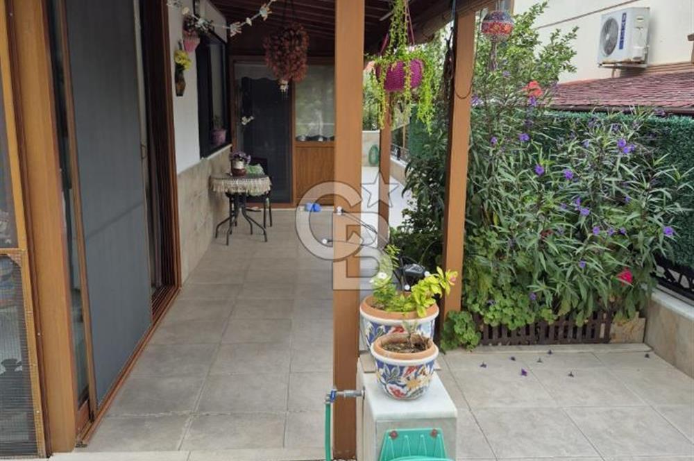 ÇANDARLI’DA DENİZE YÜRÜME MESAFESİND SATILIK EŞYALI VE HAZIR VİLLA