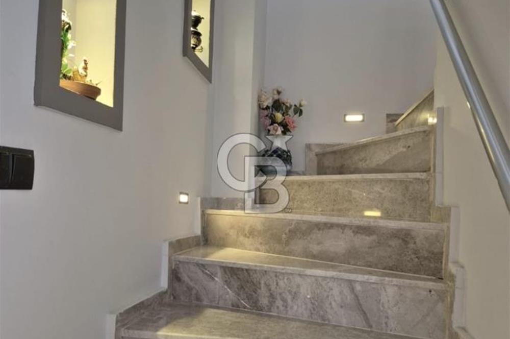 ÇANDARLI’DA DENİZE YÜRÜME MESAFESİND SATILIK EŞYALI VE HAZIR VİLLA