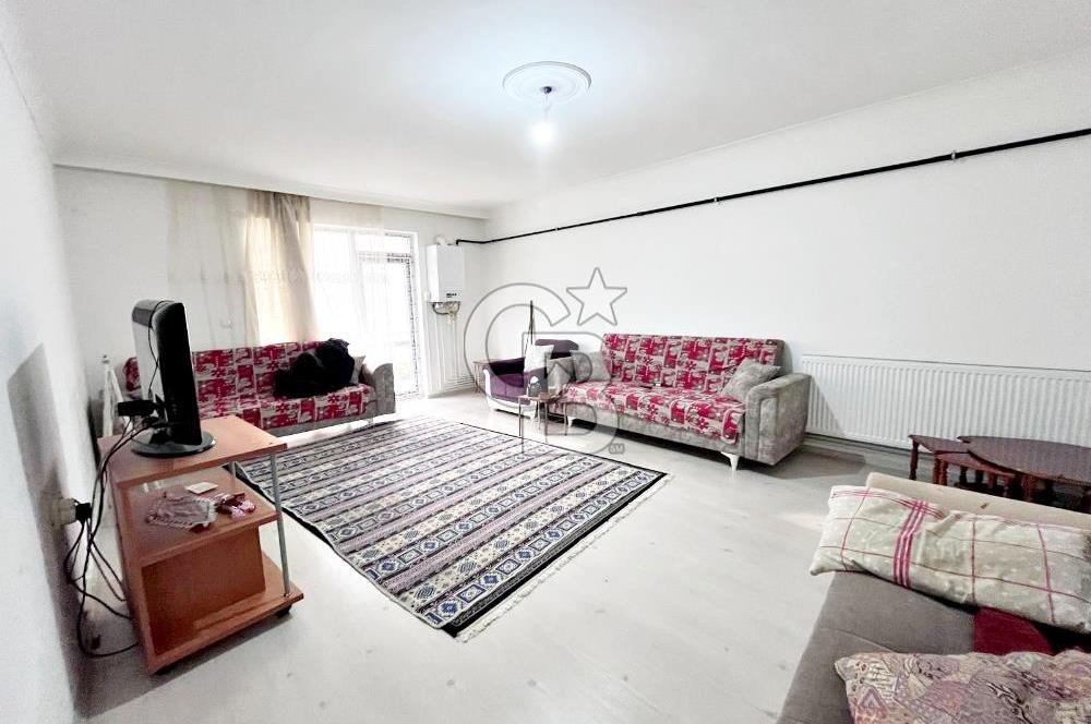 CADDE YANI ASANSÖRLÜ İSKANLI ÖZEL KULLANIM ALANI BAHÇELİ 2+1