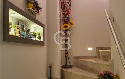 ÇANDARLI’DA DENİZE YÜRÜME MESAFESİND SATILIK EŞYALI VE HAZIR VİLLA