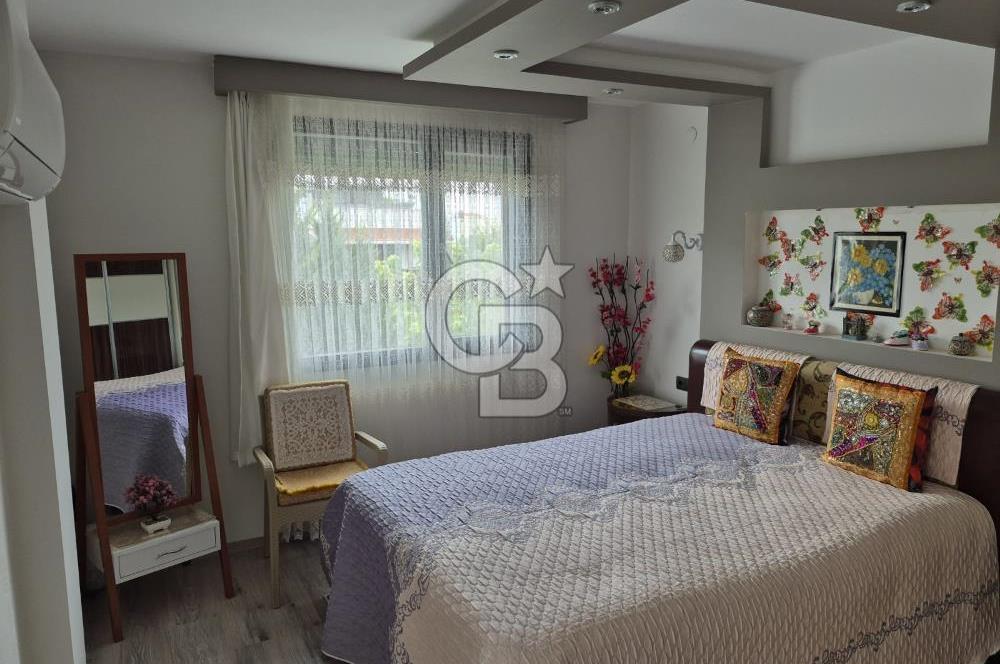 ÇANDARLI’DA DENİZE YÜRÜME MESAFESİND SATILIK EŞYALI VE HAZIR VİLLA