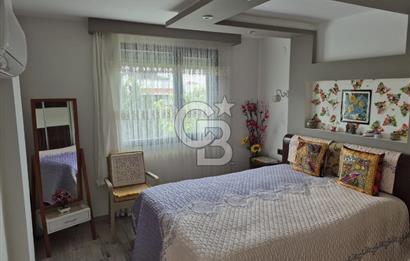 ÇANDARLI’DA DENİZE YÜRÜME MESAFESİND SATILIK EŞYALI VE HAZIR VİLLA