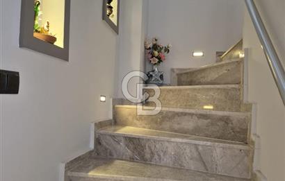 ÇANDARLI’DA DENİZE YÜRÜME MESAFESİND SATILIK EŞYALI VE HAZIR VİLLA