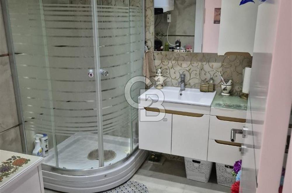 ÇANDARLI’DA DENİZE YÜRÜME MESAFESİND SATILIK EŞYALI VE HAZIR VİLLA