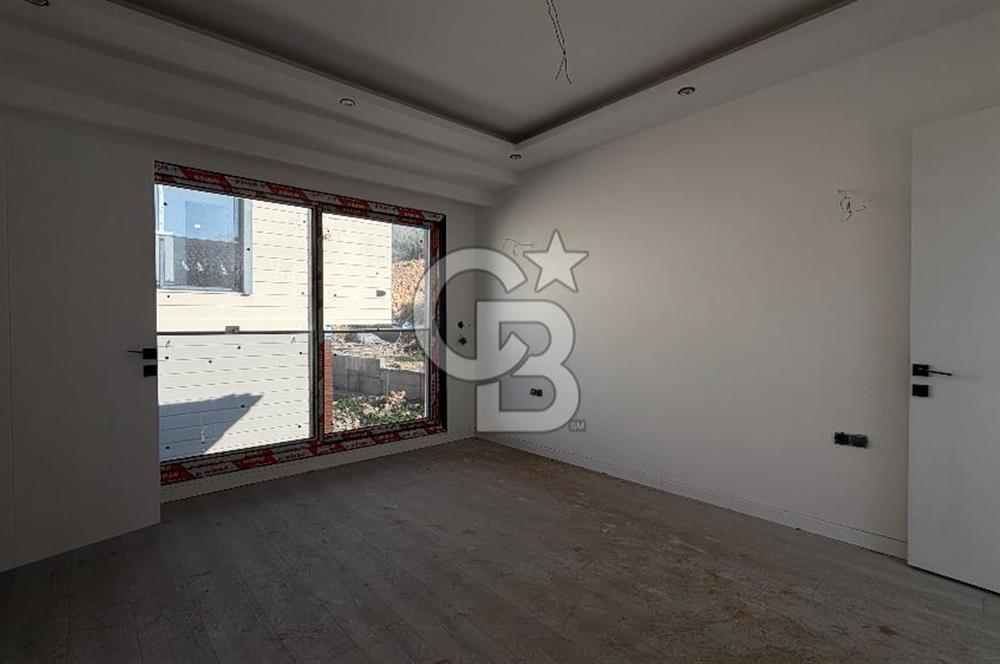 Yeni Foça’da Satılık 4+1 Bahçeli Müstakil Yaşam