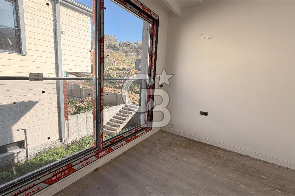 Yeni Foça’da Satılık 4+1 Bahçeli Müstakil Yaşam