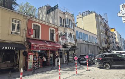 Sirkeci, Otellerin Bulunduğu Ebusuud Cad.'de 185 m2 Satılık Bina