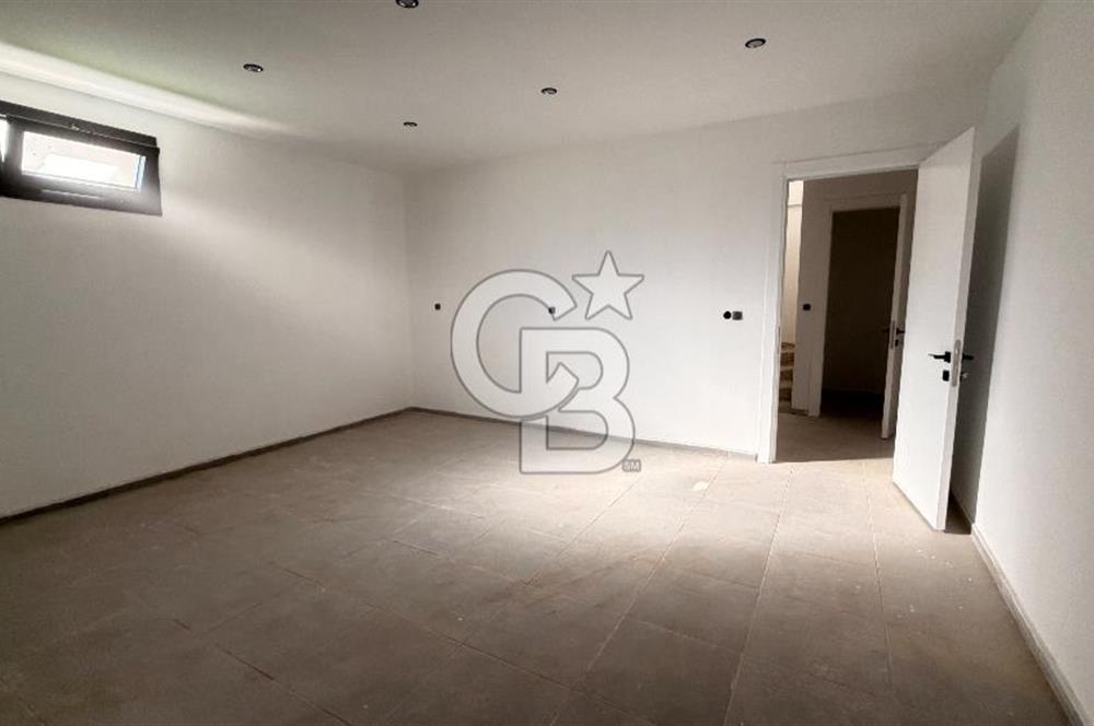 Yeni Foça’da Satılık 4+1 Bahçeli Müstakil Yaşam