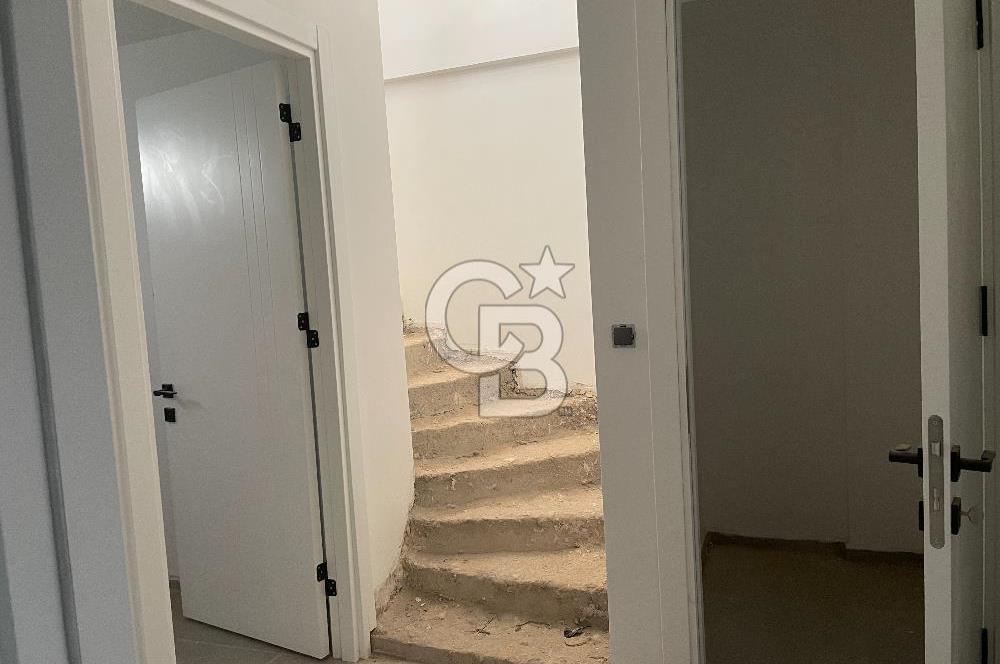 Yeni Foça’da Satılık 4+1 Bahçeli Müstakil Yaşam