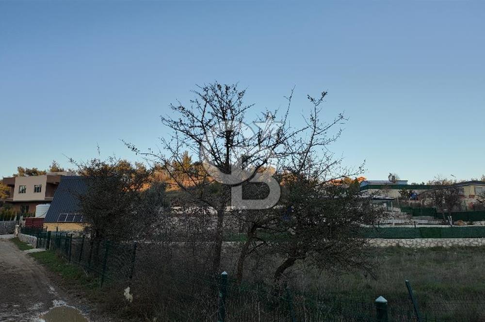 Bornova Yakaköy Köyaltı | 247 m² Köşe Parsel | Yolu Var 