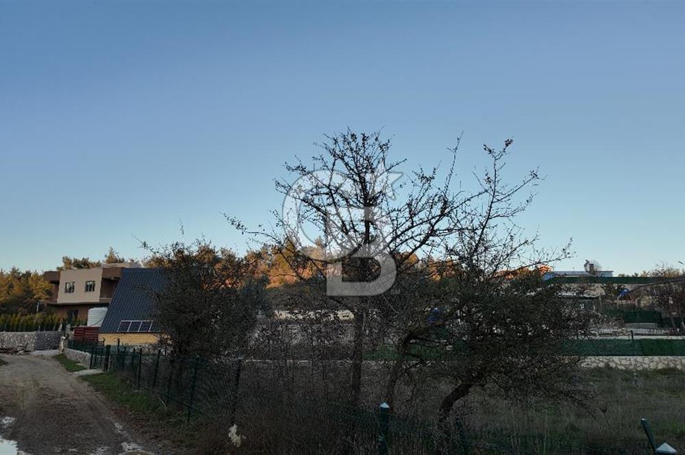 Bornova Yakaköy Köyaltı | 247 m² Köşe Parsel | Yolu Var 