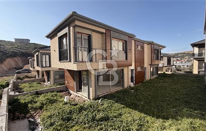 Yeni Foça’da Satılık 4+1 Bahçeli Müstakil Yaşam