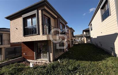 Yeni Foça’da Satılık 4+1 Bahçeli Müstakil Yaşam