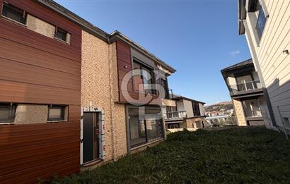 Yeni Foça’da Satılık 4+1 Bahçeli Müstakil Yaşam