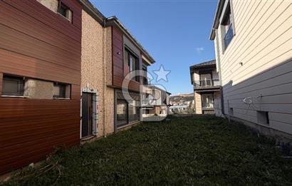 Yeni Foça’da Satılık 4+1 Bahçeli Müstakil Yaşam