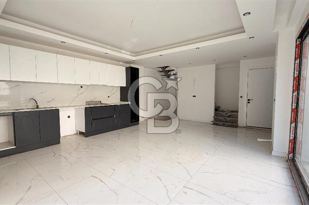 Yeni Foça’da Satılık 4+1 Bahçeli Müstakil Yaşam