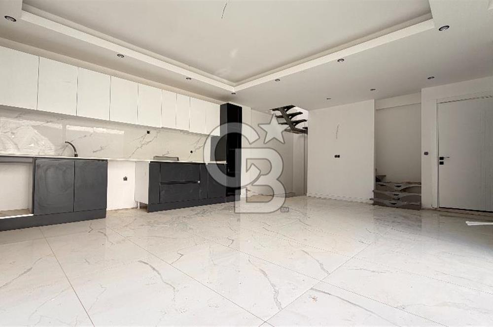 Yeni Foça’da Satılık 4+1 Bahçeli Müstakil Yaşam