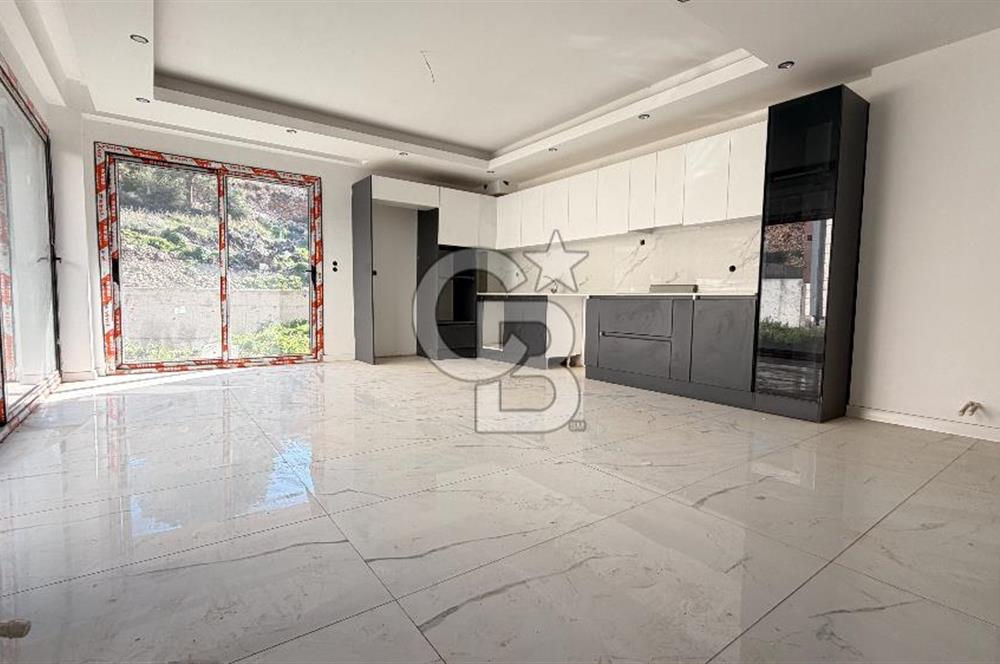 Yeni Foça’da Satılık 4+1 Bahçeli Müstakil Yaşam