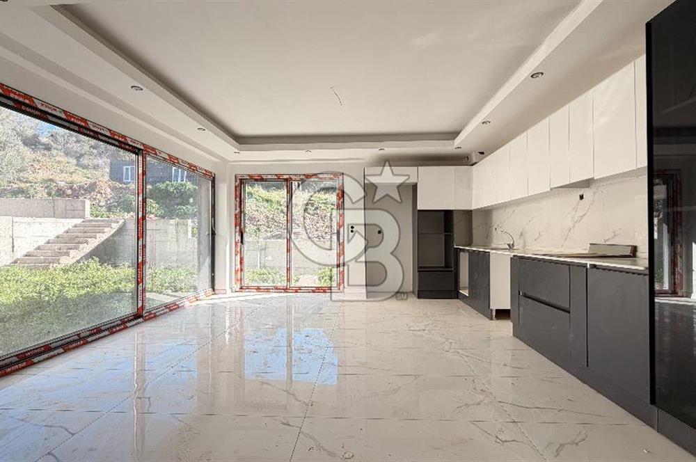 Yeni Foça’da Satılık 4+1 Bahçeli Müstakil Yaşam