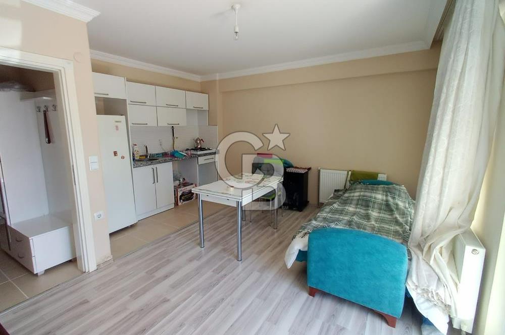 KARTEPE'DE HAVUZLU SİTE İÇİ ARA KAT GENİŞ 1+1 SATILIK DAİRE