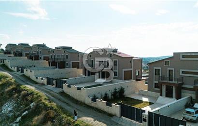 Seferihisar Düzcede Prestijli Lokasyonda 4+2 Özel Tasarım Villa