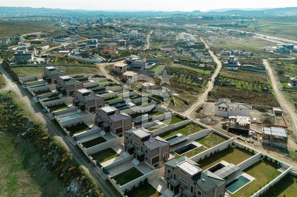 Seferihisar Düzcede Prestijli Lokasyonda 4+2 Özel Tasarım Villa