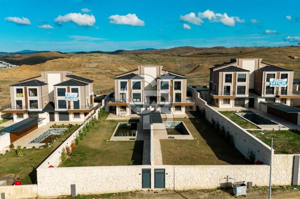 Seferihisar Düzcede Prestijli Lokasyonda 4+2 Özel Tasarım Villa