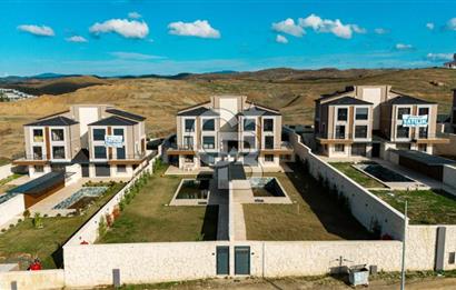 Seferihisar Düzcede Prestijli Lokasyonda 4+2 Özel Tasarım Villa
