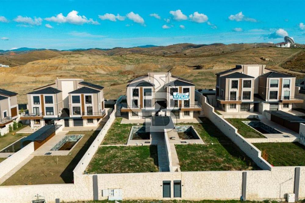Seferihisar Düzcede Prestijli Lokasyonda 4+2 Özel Tasarım Villa