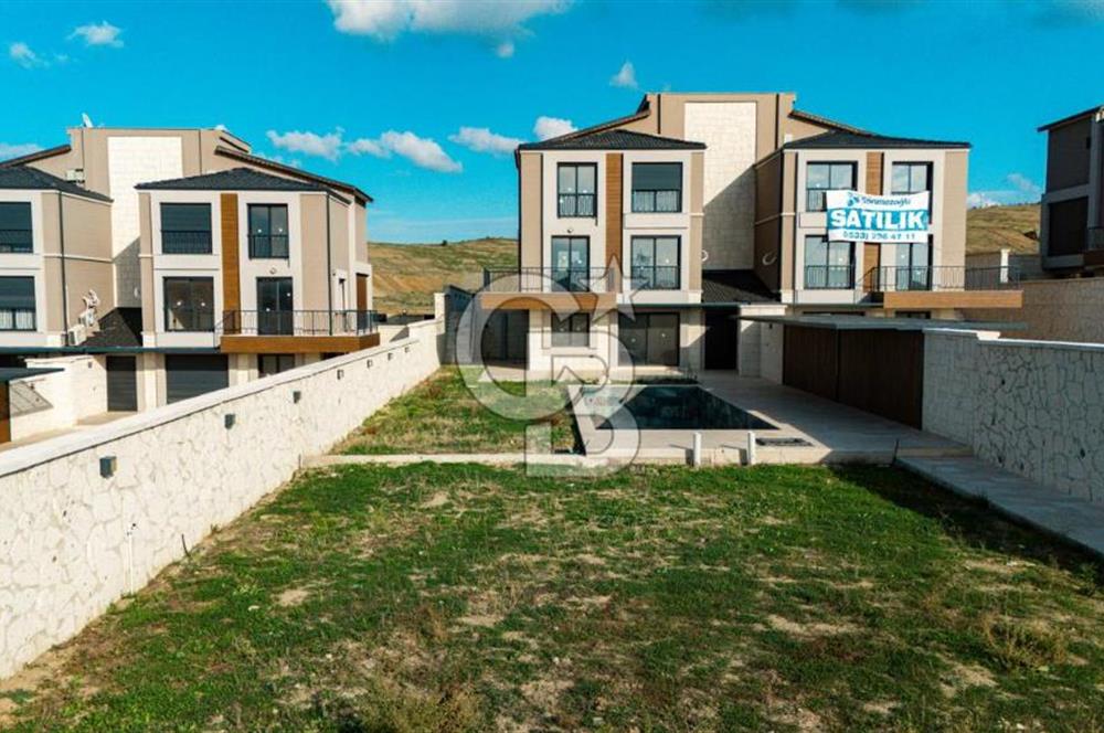 Seferihisar Düzcede Prestijli Lokasyonda 4+2 Özel Tasarım Villa