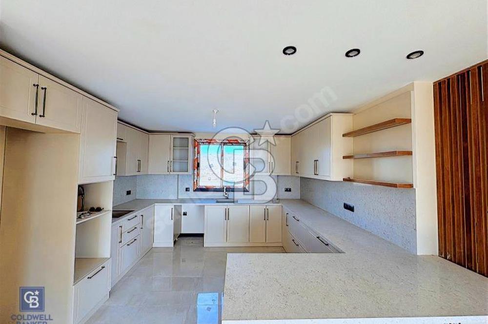 Seferihisar Düzcede Prestijli Lokasyonda 4+2 Özel Tasarım Villa