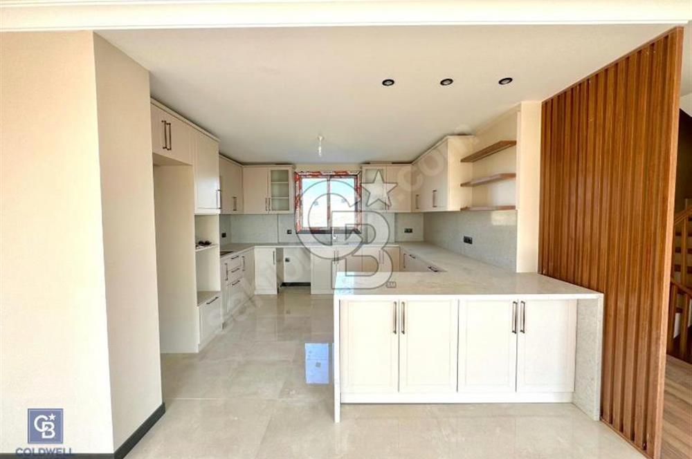 Seferihisar Düzcede Prestijli Lokasyonda 4+2 Özel Tasarım Villa