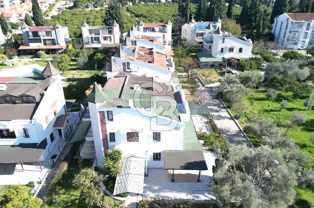 Kuşadası Karaova Rüyakent Sitesinde Kiralık Eşyalı 4+1 Villa