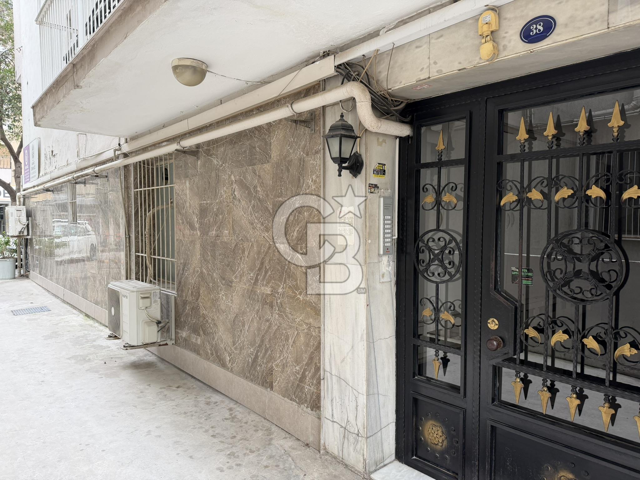 Alsancak Merkezde Kıbrıs Şehitleri Yakınında Satılık 2+1 Daire