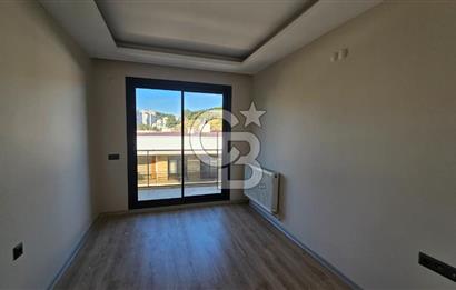 GAZİEMİR EMİRA SİTESİNDE, DOĞANIN KALBİNDE 3+1 SATILIK DAİRE