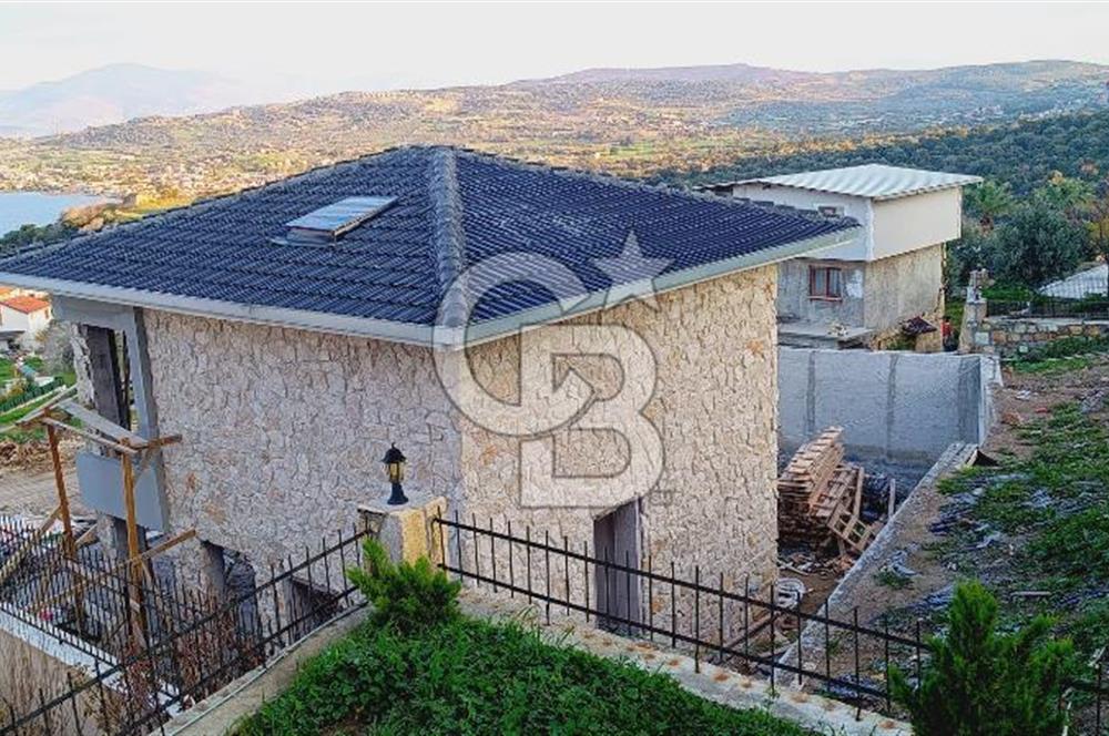 Yenifoça Cumhuriyet Mah. Donatkent'te Satılık Müstakil Villa