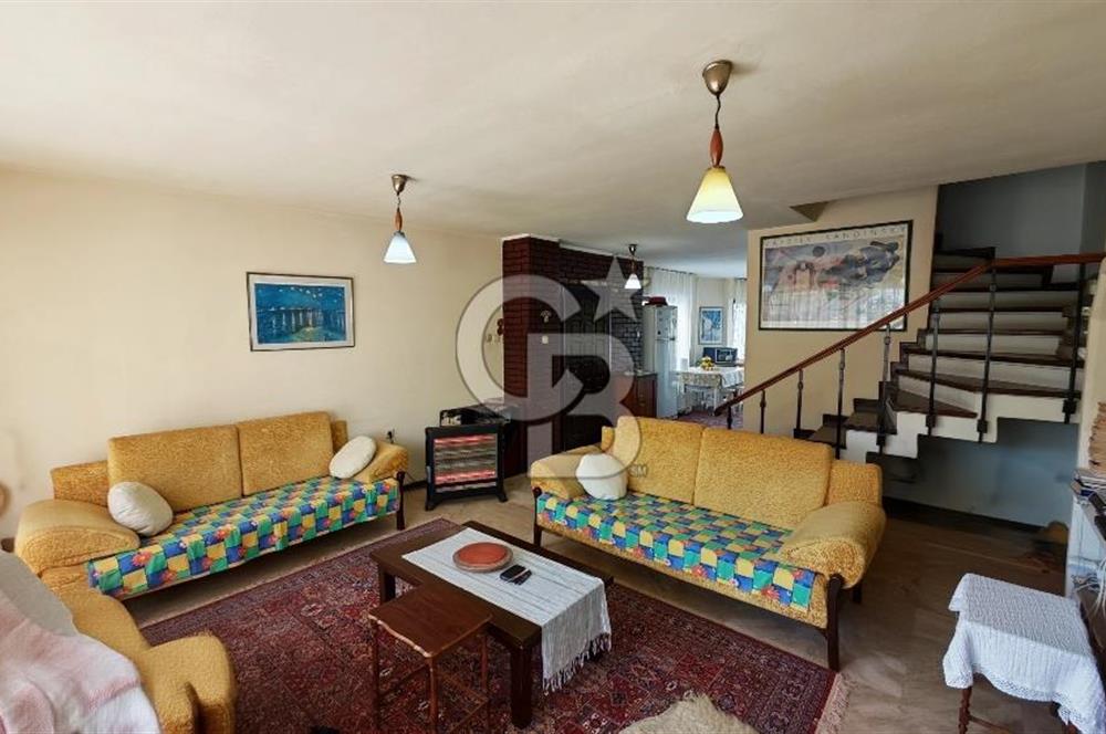 Çeşme Boyalık Sakarya Mah Satılık Bahçeli 4+1 Dubleks Villa