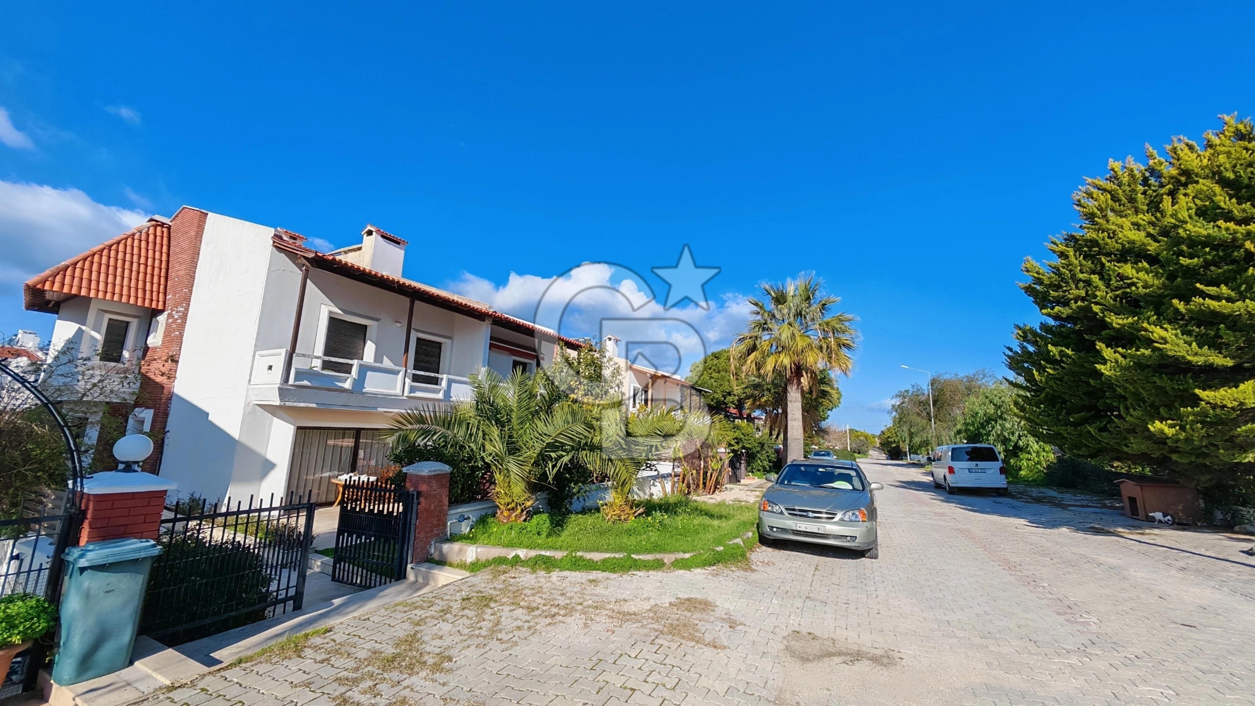 Çeşme Boyalık Sakarya Mah Satılık Bahçeli 4+1 Dubleks Villa