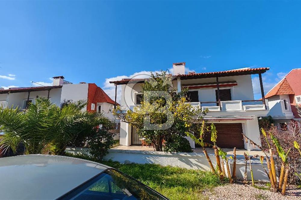 Çeşme Boyalık Sakarya Mah Satılık Bahçeli 4+1 Dubleks Villa