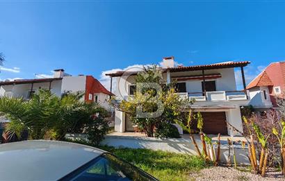 Çeşme Boyalık Sakarya Mah Satılık Bahçeli 4+1 Dubleks Villa