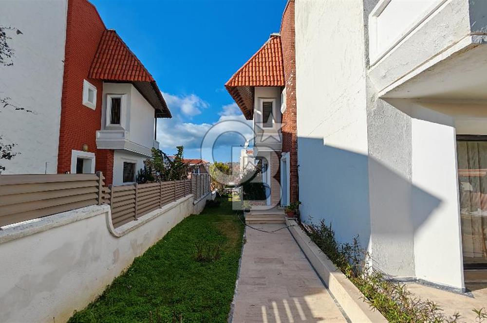 Çeşme Boyalık Sakarya Mah Satılık Bahçeli 4+1 Dubleks Villa