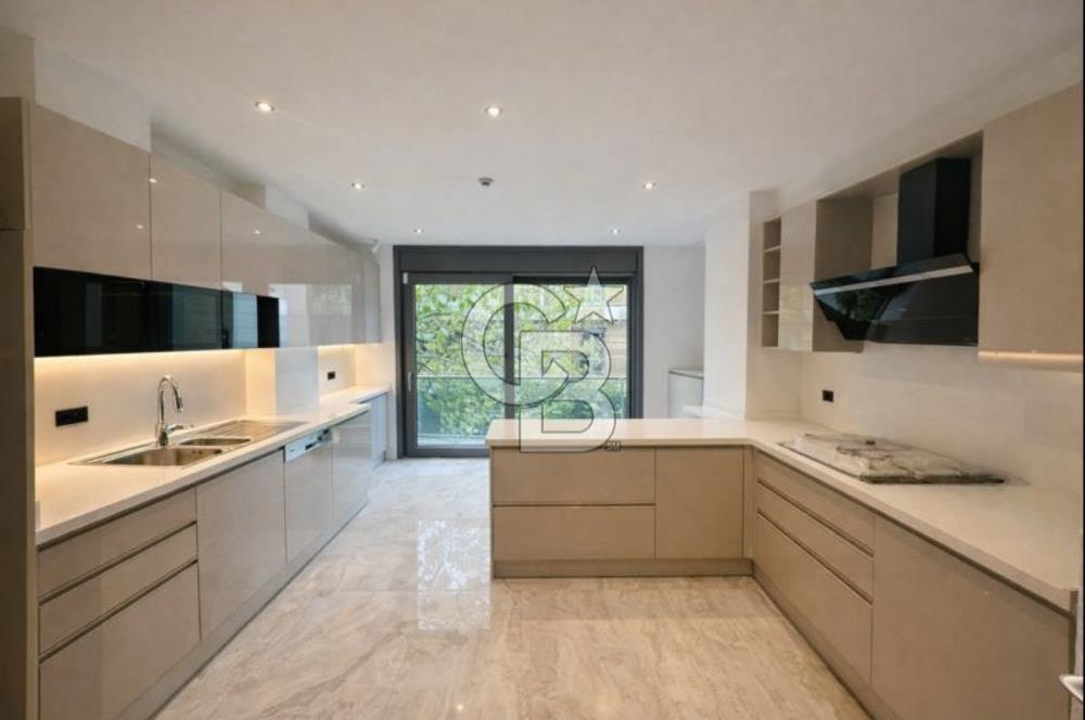 CADDEBOSTAN YALI PARSELİNDE DENİZ MANZARALI 260M2 NET 5+1 KİRALIK DAİRE