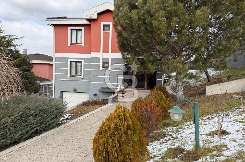 ALACAATLI 'DA MANZARALI HAVUZLU SİTEDE SATILIK 4+1 VİLLA