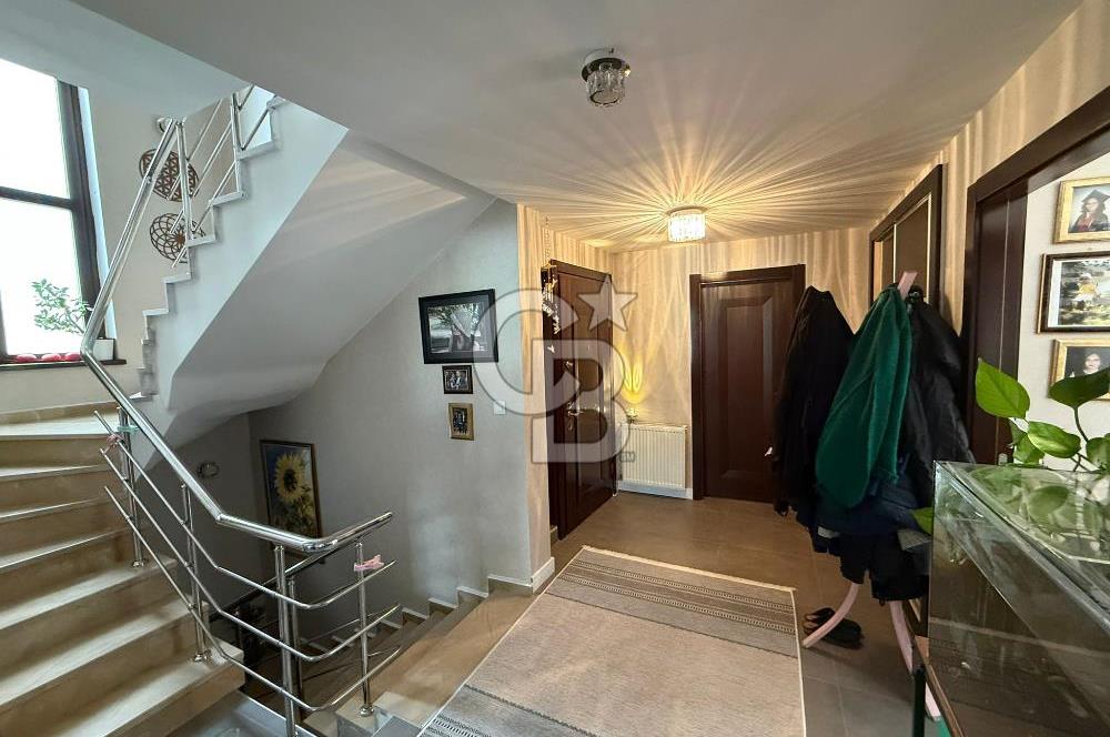 ALACAATLI 'DA MANZARALI HAVUZLU SİTEDE SATILIK 4+1 VİLLA