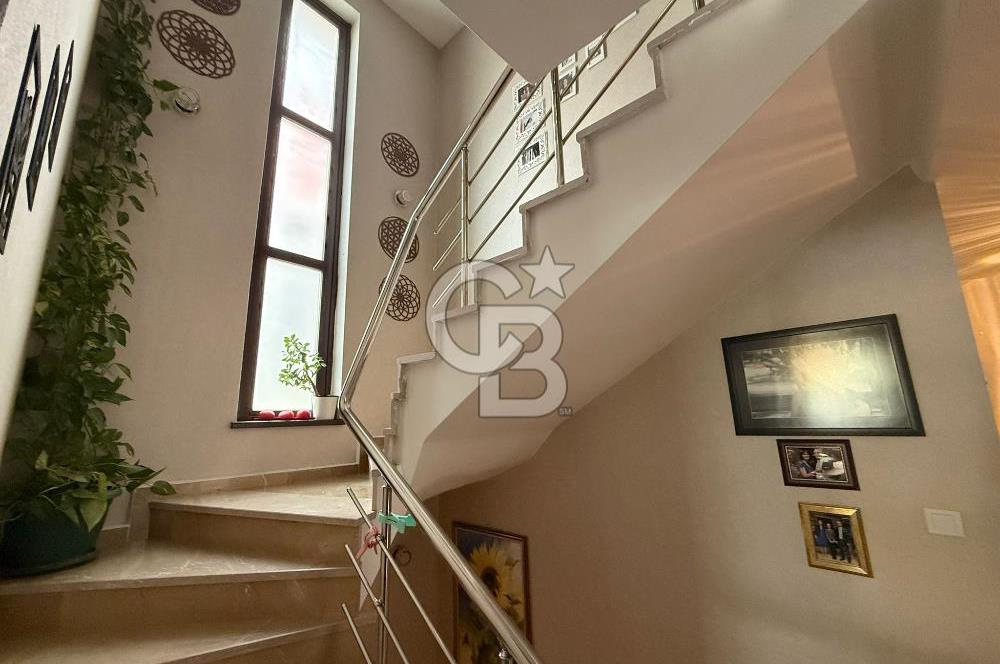 ALACAATLI 'DA MANZARALI HAVUZLU SİTEDE SATILIK 4+1 VİLLA