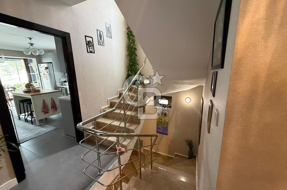 ALACAATLI 'DA MANZARALI HAVUZLU SİTEDE SATILIK 4+1 VİLLA